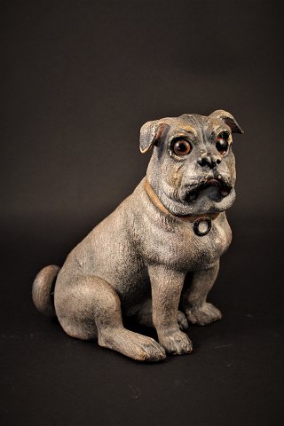 1800 Century painted terracotta figure of the dog with glass eyes and a fine 
patina. 
H:16cm.