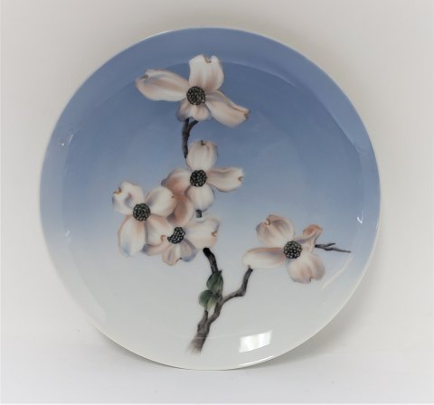 Royal Copenhagen. Porcelæns platte. Model 2830/1125. Blomster. Diameter 25 cm. 
(1 sortering)