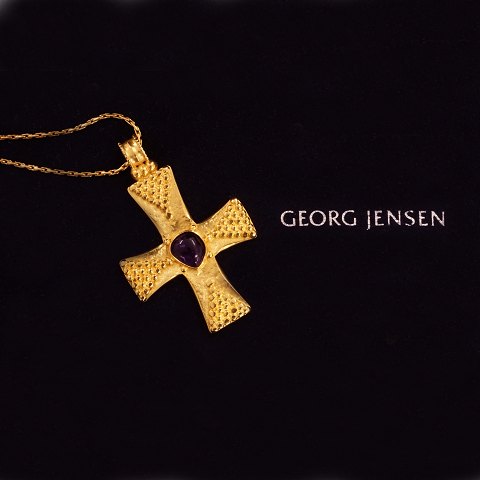 Georg Jensen: Grosses 18kt Gold Kreuz mit 
Halskette. L Halskette: 72cm. Kreuz: 48x31mm. G: 
22,8gr