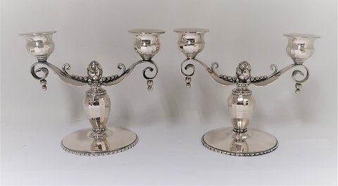 Heimbürger. Silber 2-armige Kerzenhalter (830). Höhe 16 cm. Produziert 1931.