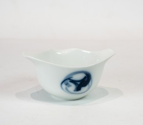 Sauce boat in Blue Koppel, no.: 561, by Bing and Grøndahl.
5000nm2 showroom.