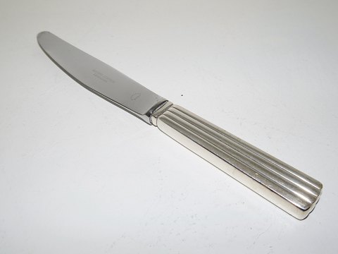 Georg Jensen Bernadotte sølvplet
Frokostkniv med langt blad 18,9 cm.