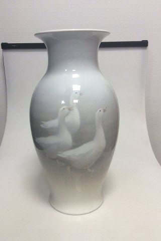 Royal Copenhagen Unika Vase af Gotfred Rode fra den 8. Oktober 1927 med 6 Gæs