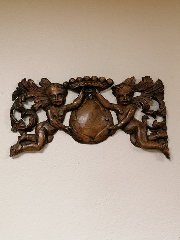 Openwork relief of wood in the form of putti. 
Decoration over door 18th century