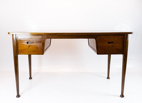 Desk in rosewood of danish design from the 1960s.
5000m2 showroom.