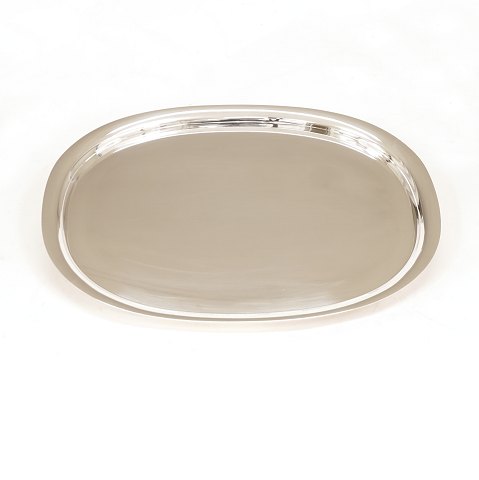 Piet Hein superellipse bakke i sterlingsølv 
produceret for Georg Jensen. Stemplet Piet Hein og 
Georg Jensen. #1146C. Mål: 41x31cm. V: 1.267gr