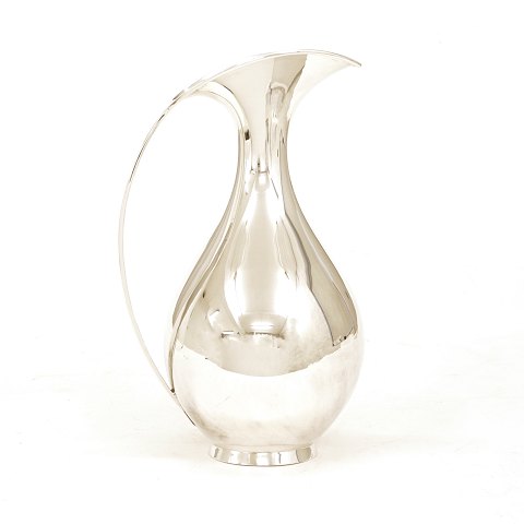 Kay Fisker für A. Michelsen, Kopenhagen: 
Silberkanne 1 Liter aus Sterlingsilber. Gestempelt 
und datiert 1975. H: 24cm. G: 642gr