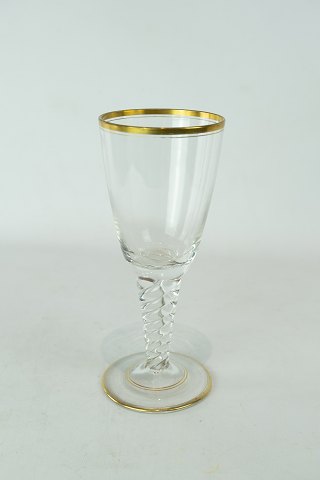 Beer glass decorated with gilded edge from the 1920s.
5000m2 showroom.