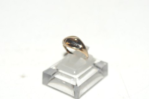 Elegant ladies ring in 14 carat gold