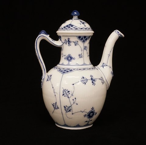 A royal Copenhagen blue fluted coffeepot. #519. H: 
25cm