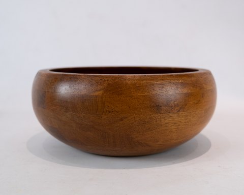 Bowl in teak designed. by Jens Harald Quistgaard from the 1960s.
5000m2 showroom.