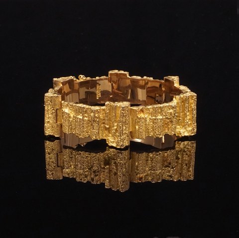 A 14kt gold bracelet by Lapponia. L: 19cm. W: 
53,5gr