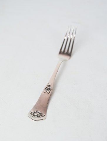 Lunch fork in Rose, of hallmarked silver.
5000m2 showroom.