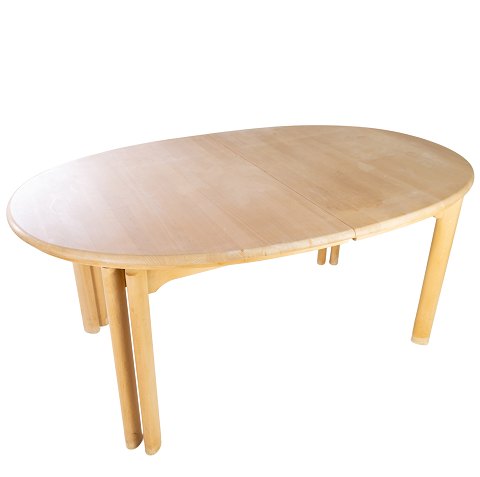 Spisebord i bøg af dansk design fremstillet af Skovby Møbelfabrik i 1960erne. 
5000m2 udstilling