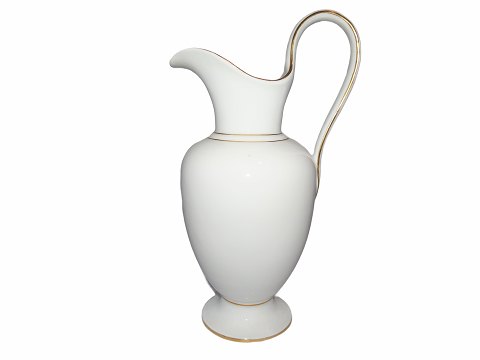 Royal Copenhagen
Tall white chocolate pitcher with gold edge from 1840-1893
