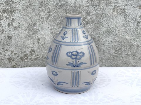 Bornholm ceramics
Hjorth
Vase with blue flowers
* 450kr