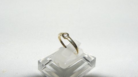 Elegant ladies ring with stones in 14 carat gold