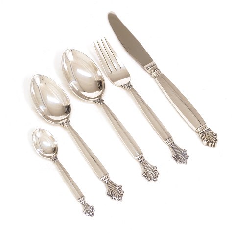 Georg Jensen Acanthus sterlingsilver cutlery for 
12 persons + serving spoon. 61 pieces. Designed by 
Johan Rohde 1917. Manufactured by Georg Jensen 
circa 1940