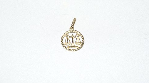 Elegant pendant zodiac sign weight 14 carat Gold