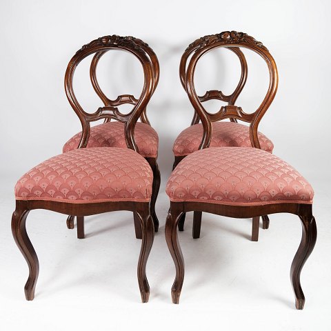 Set of four Rococo dining room chairs of mahogany and upholstered with red 
fabric from 1860.
5000m2 showroom.