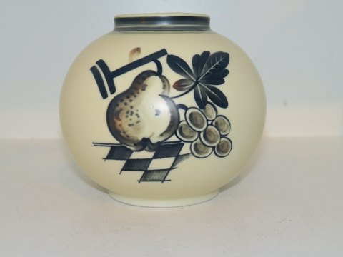 Aluminia Mat Porcelæn
Kuglerund vase med pære
