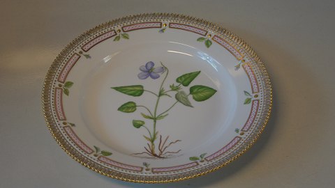 Royal Copenhagen Flora Danica Dinner Plate
Decoration number 20 / # 3549
Motif: Viola montana L.