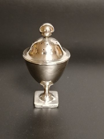 Hovedvandsæg af sølv dateret 1827
