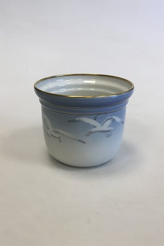 Bing & Grondahl Seagul with Gold Flowerpot No 668