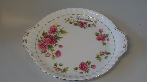 Dish with handle "Novenmber" Royal Albert Månedstel
English Stel
Flower motif: Chrysanthemum
SOLD