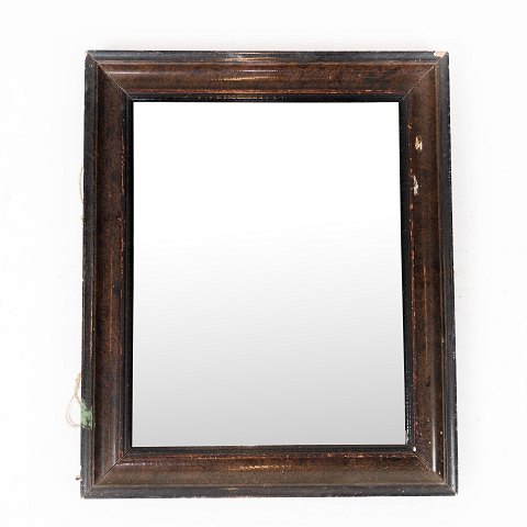 Antique mirror with frame of mahogany from the 1930s.
5000m2 showroom.