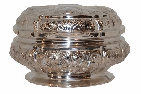 Axel Salomonsen sterling silver
Oblong sugar box from around 1950