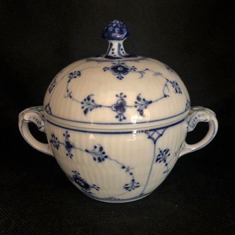 Royal Copenhagen, musselmalet riflet; Sukkerskål af porcelæn #244