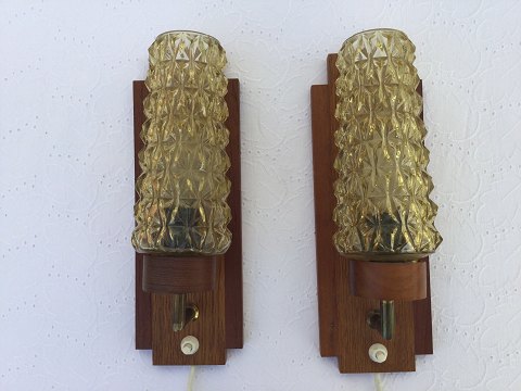 Væg lamper
Teak / glas
500kr for 2 stk