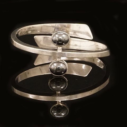 Hans Hansen Denmark sterlingsilber bangle. Size 
inside: 6,1x6,4mm