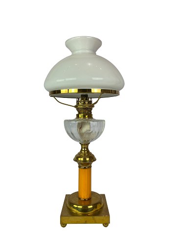 Kerosene lamp of brass with shade of white opaline glass and stem of orange 
glass from around 1860. 
5000m2 showroom.
Great condition
