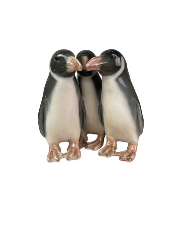 Royal Copenhagen porcelain figure, three Penguins, no.: 1284.
Great condition
