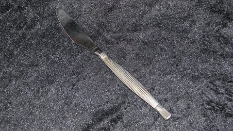 Frokostkniv #Gitte Sølvplet
Produceret af O.V. Mogensen.
Længde 19,5 cm