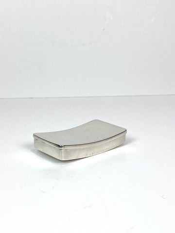 Pill box of 826 silver in Danish design of strong quality.
5000m2 exhibition.
Great condition
