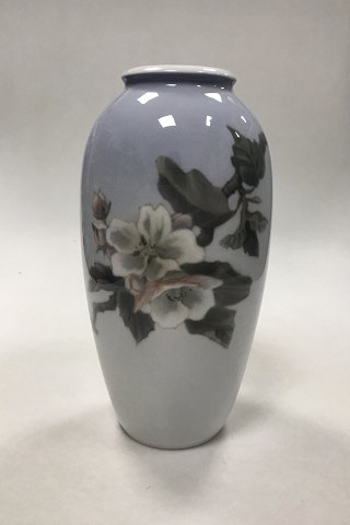 Royal Copenhagen Art Nouveau vase med blomster no 2629/2129