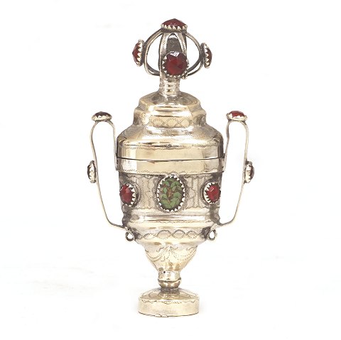 Riechdose, Silber hergestellt von Thomas Jensen, 
Apenrade, 1796-1825. H: 10,6cm