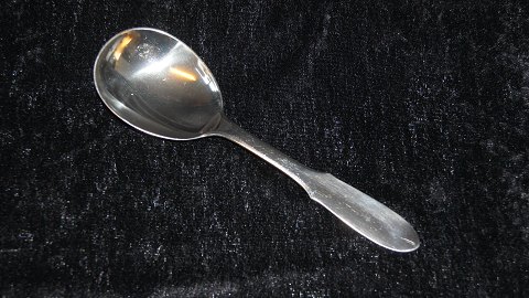 Serving spoon large #Mitra Georg Jensen
Design: Gundorph Albertus in 1941.
Length 23.3 cm