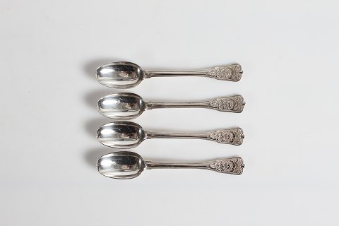 Rosenborg Sølvbestik
A. Michelsen
Dessertskeer
L 18,5 cm