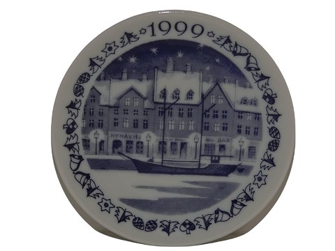 Royal Copenhagen miniature plate from 1999
Nyhavn

