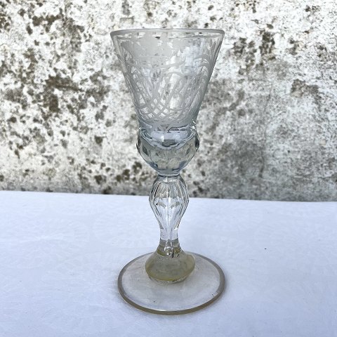 Older crystal glass with monogram grinding
* 1200 DKK