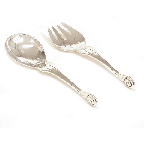 Georg Jensen Serviersatz aus Sterlingsilber. 
Schöne Qualität. #50. G: 290gr. L: 23cm