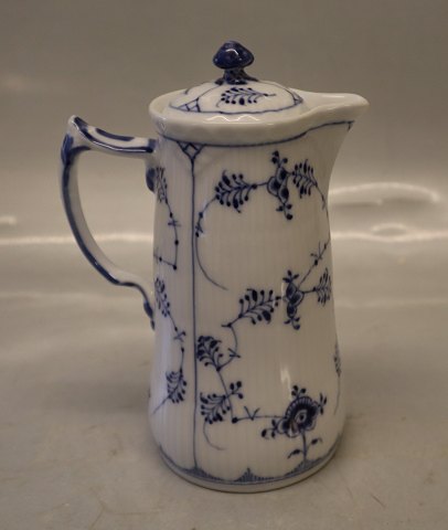 032-1 Chokoladekande med låg 0.24 liter 17 cm 2 kopper 1. sort maler 17 før 1923 
Kongelig Dansk Porcelæn Musselmalet