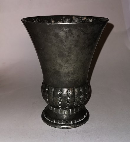 Vase in pewter