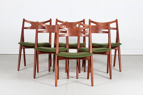 Hans J. Wegner
6 Sawbench Chairs
model CH 29
of teak
