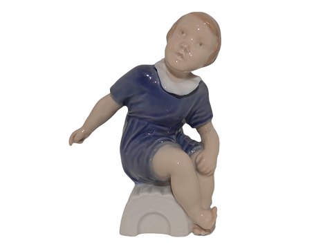 Bing & Grondahl figurine
Girl on stool