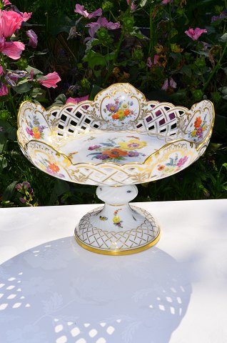 Royal Copenhagen Saxon flower Cake dish